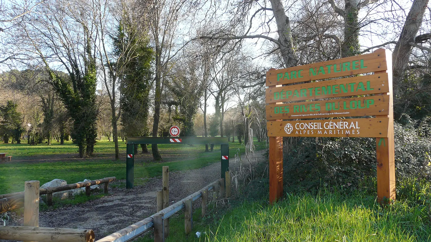 Entrée côté Ferrayonnes