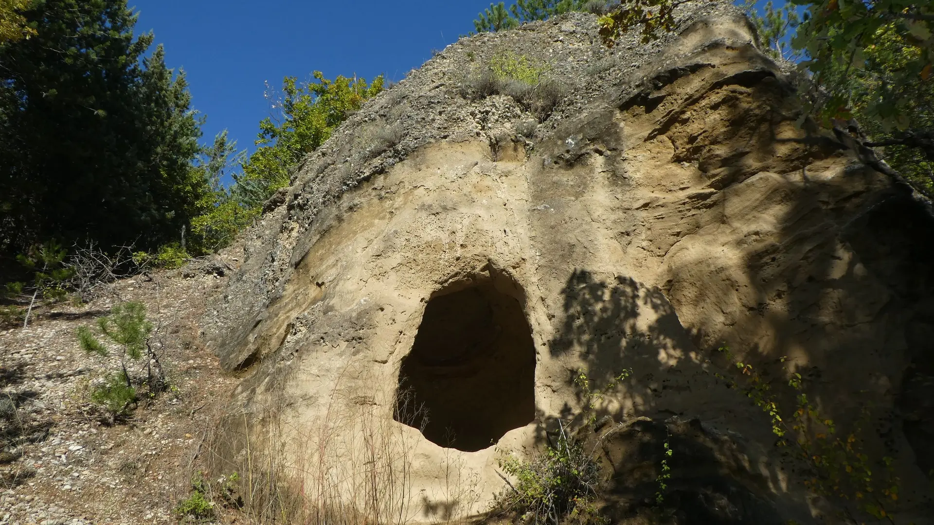 Cabane troglodyte