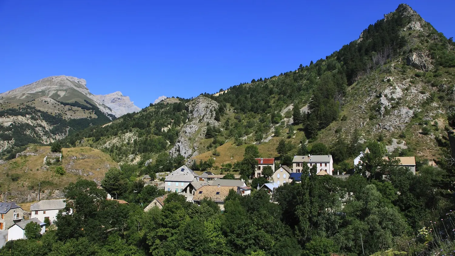 Viilage de La Cluse sur le Tour du Dévoluy, Dévoluy, Hautes-Alpes