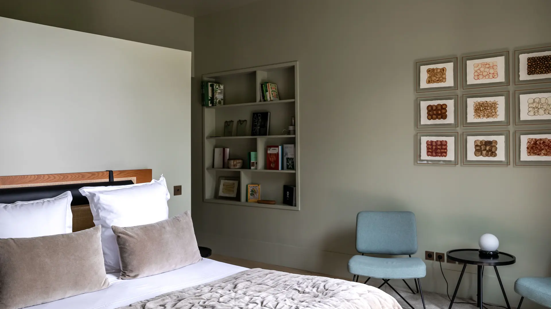 Chambre avec une décoration moderne