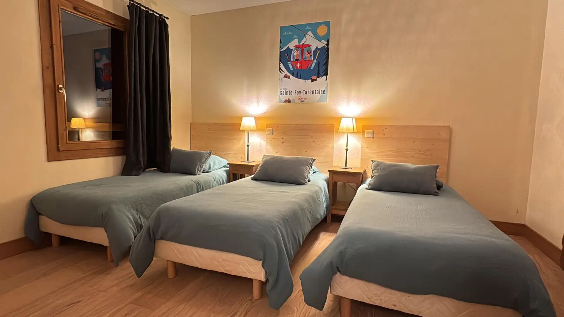 Chambre avec 3 lits simples