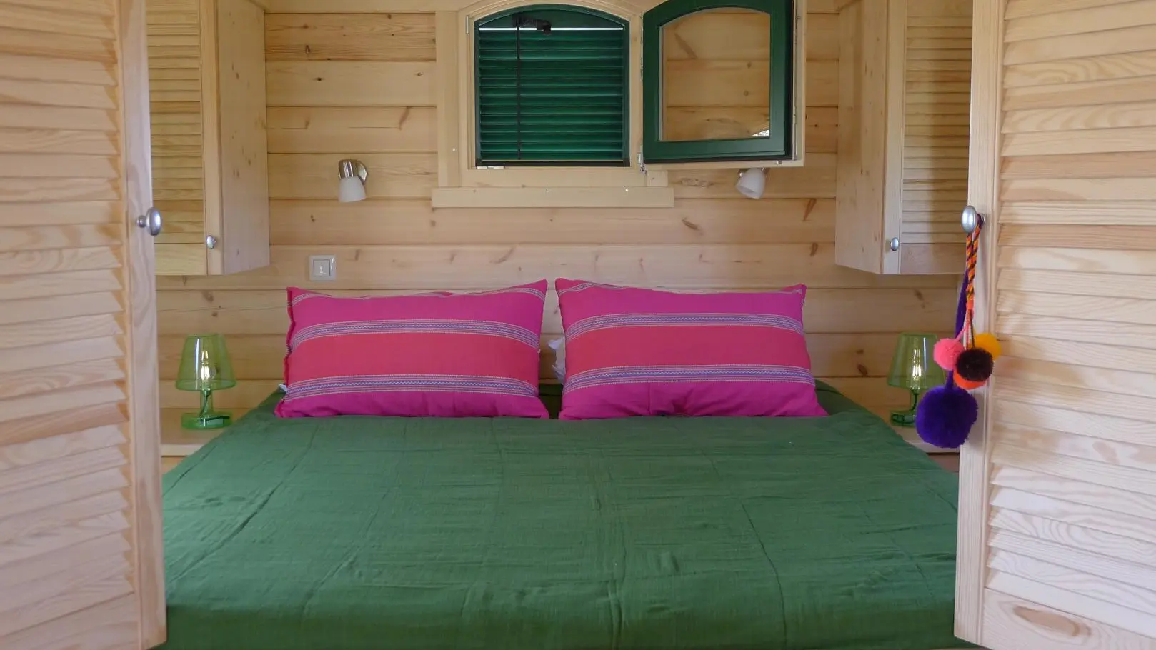 lit roulotte verte