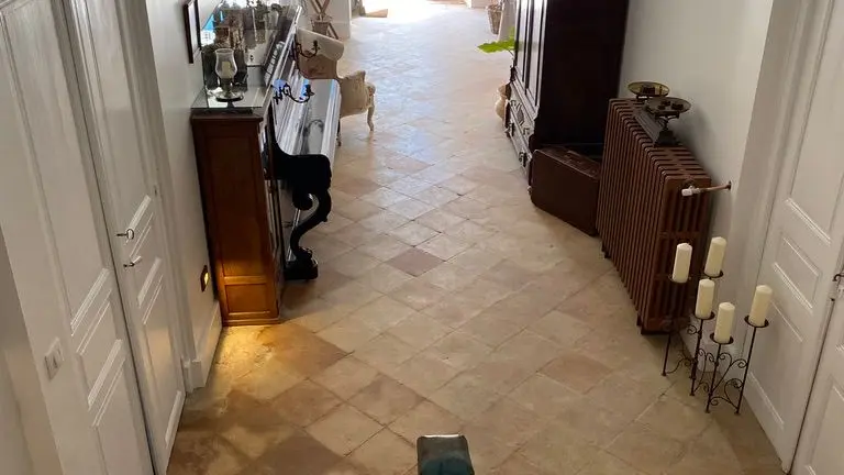 Entrée principale (vue de l'escalier)