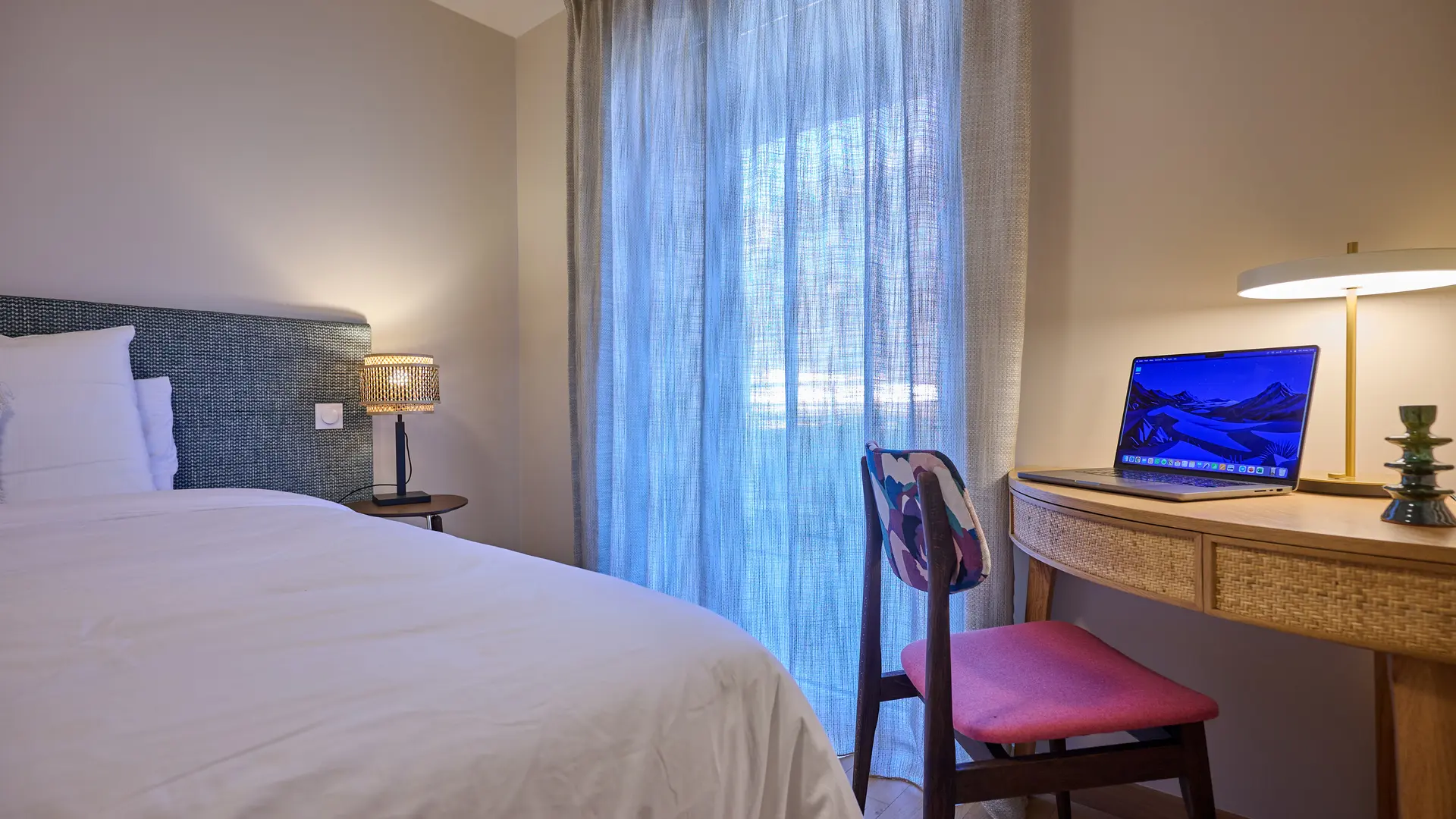 Chambre adultes + bureau