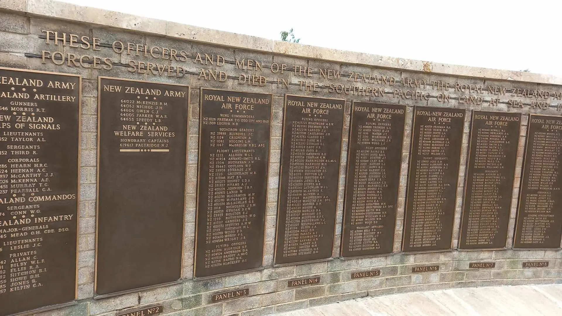 Le tableau des noms au cimetière Nz