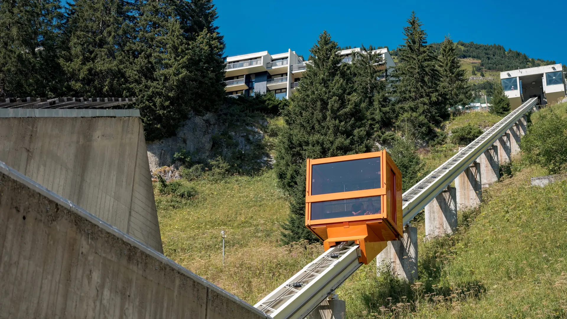 L'ascenseur N°1 qui relie Flaine Forum à Flaine Forêt