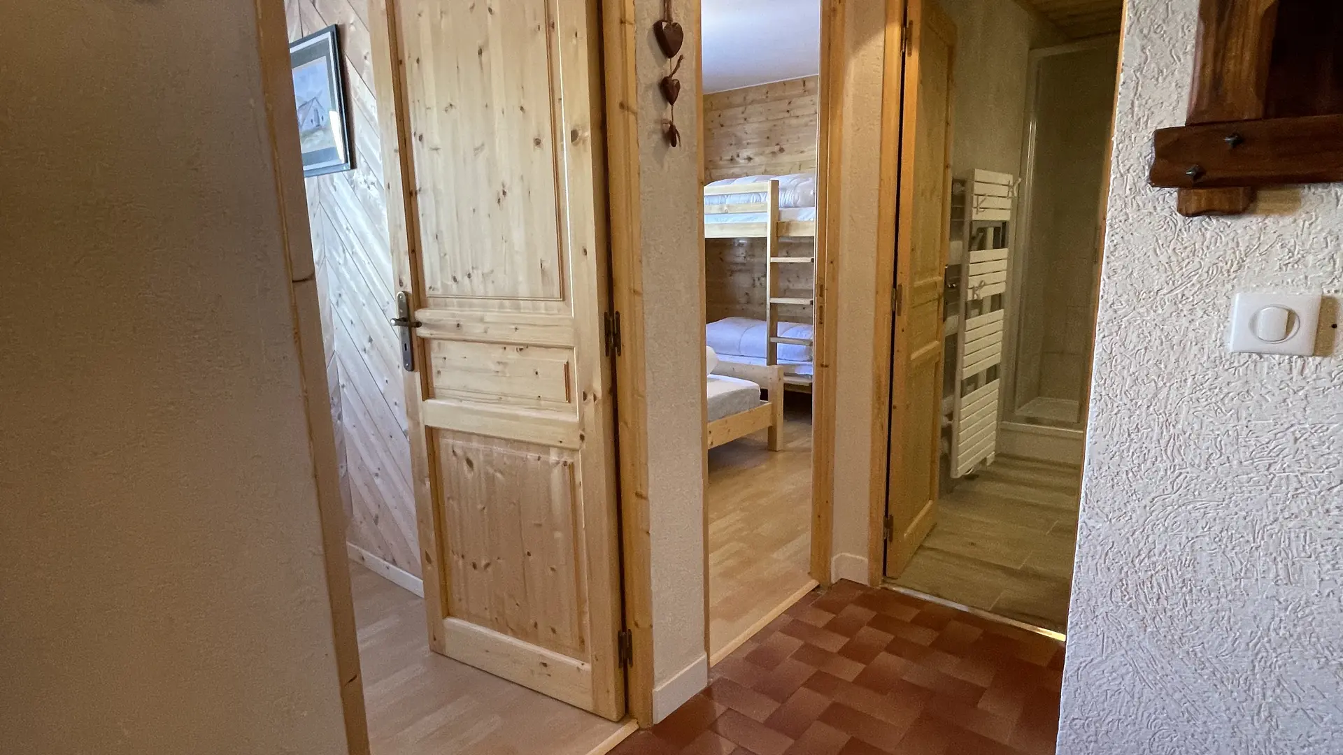 Couloir donnant sur les chambres