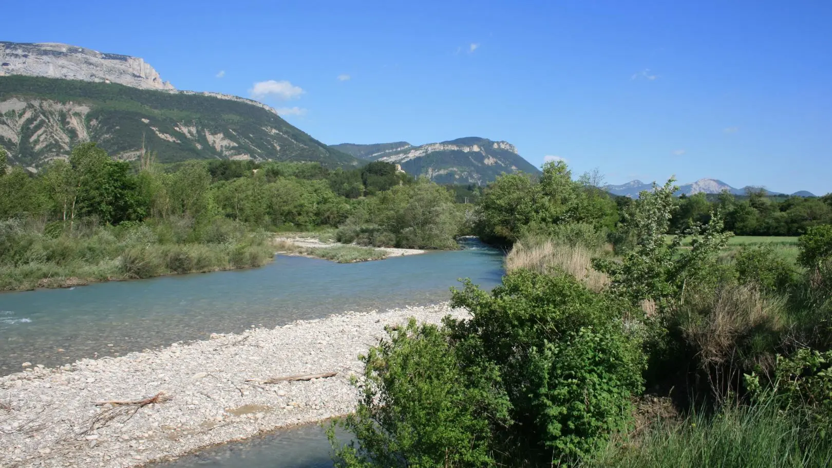 A 1,5klm du gîte, s'écoule la rivière Drôme et ses nombreux points de baignade