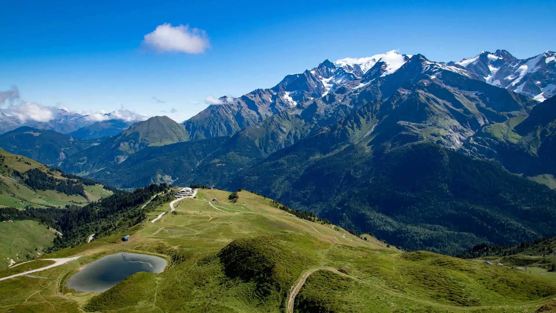 L'arrivée des télécabines du Signal et le lac de Roselette
