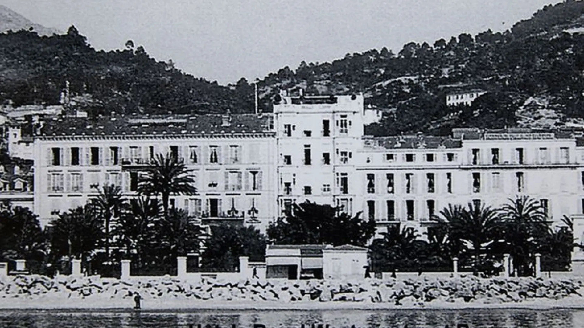 Hôtels Royal Westminster et Regina. Menton. / Impression numérique d'après tirage photographique numérisé, auteur inconnu, vers 1920.