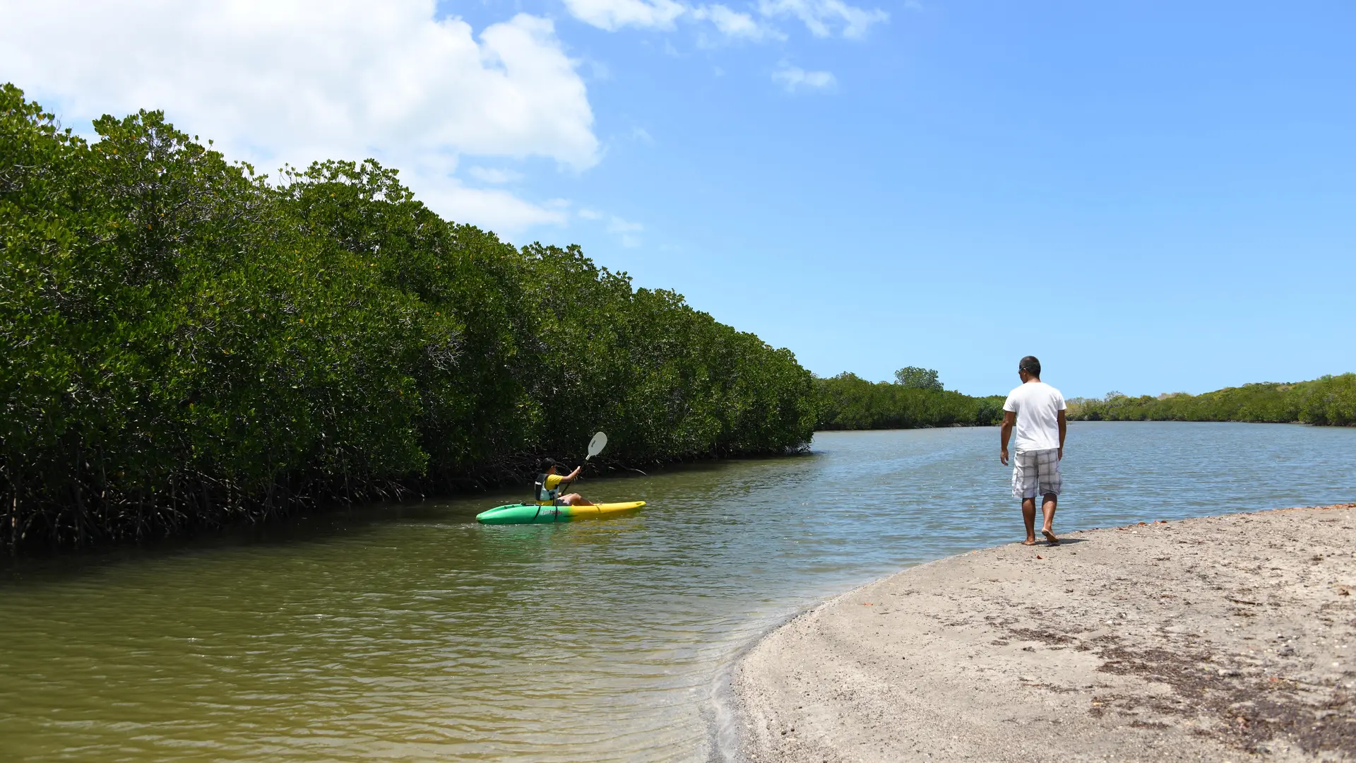 pouembout, espace de l'ouest, plage de franco