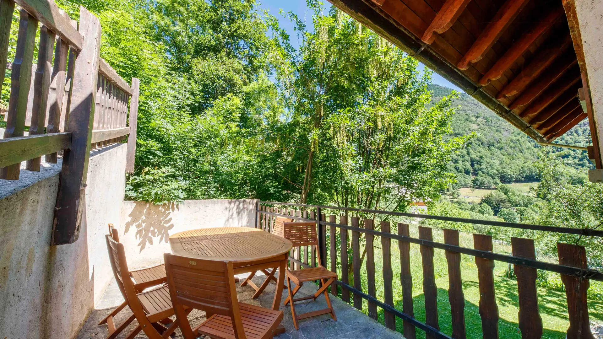 Gîte Les Cytises-Terrasse-Saint-Étienne-de-Tinée-Gîtes de France des Alpes-Maritimes