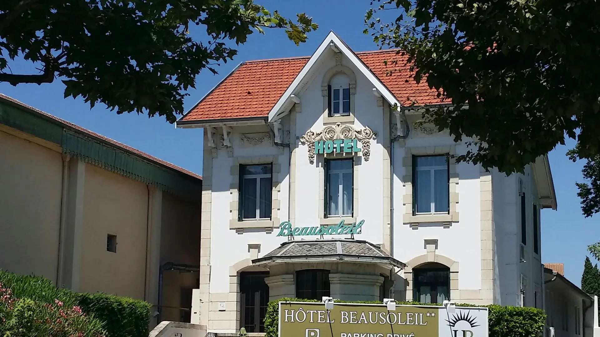 Façade