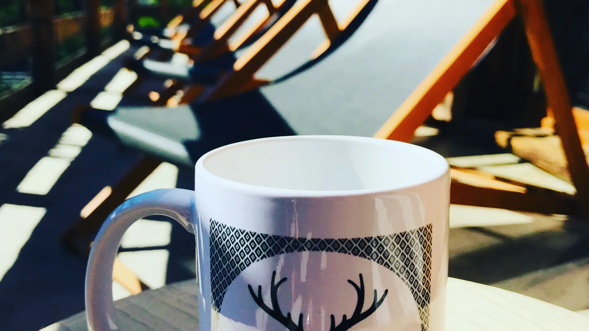 Terrasse avec mug