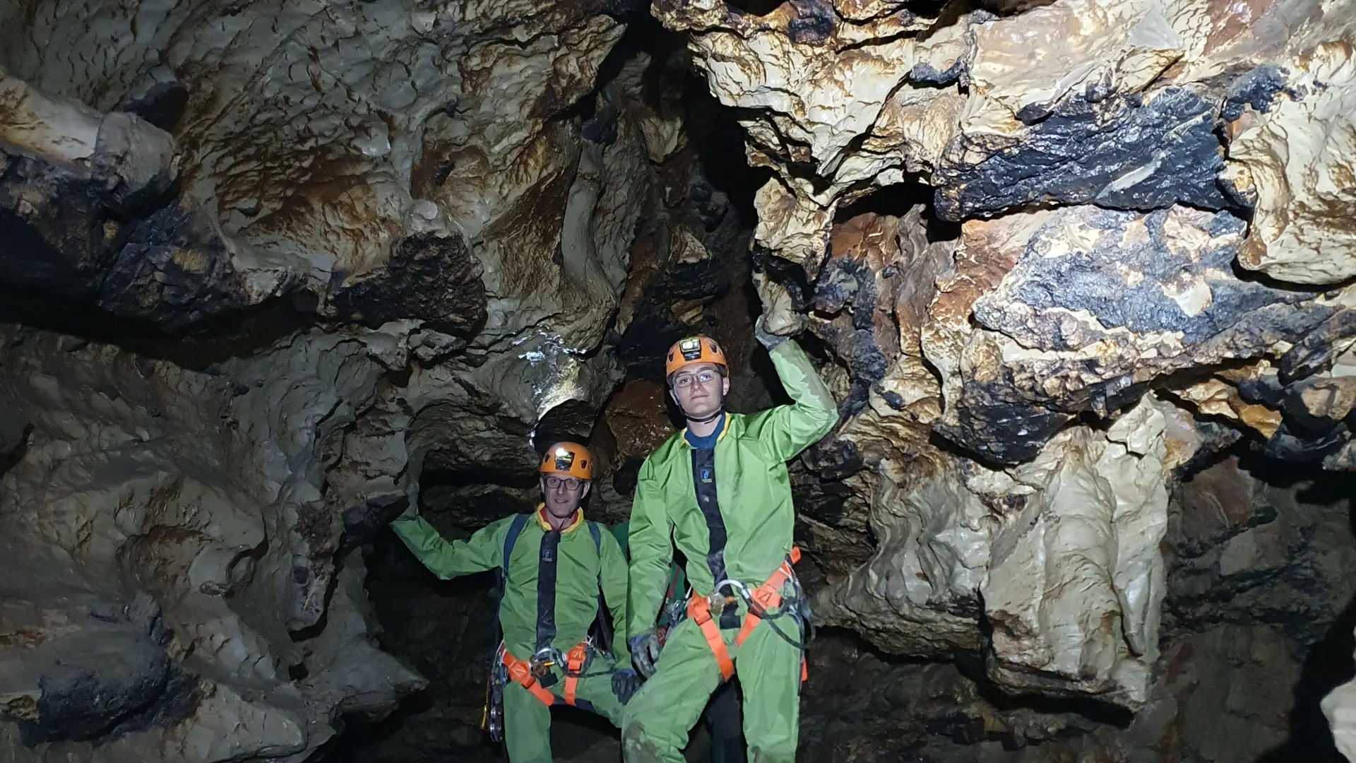 Spéléologie découverte ou sportive dans les Hautes-Alpes avec Ecrins Spéléo Canyon