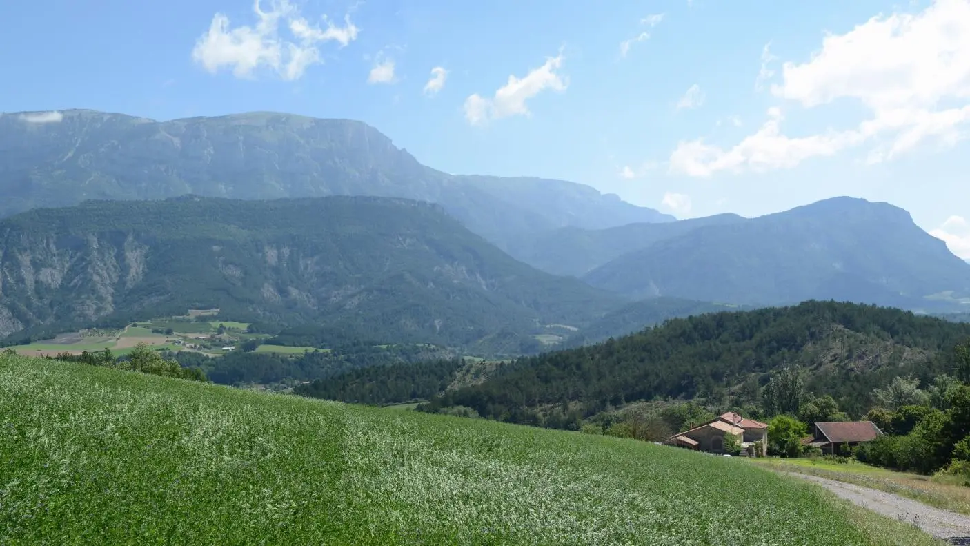 Le gîte se situe au départ de plusieurs chemins de randonnée.