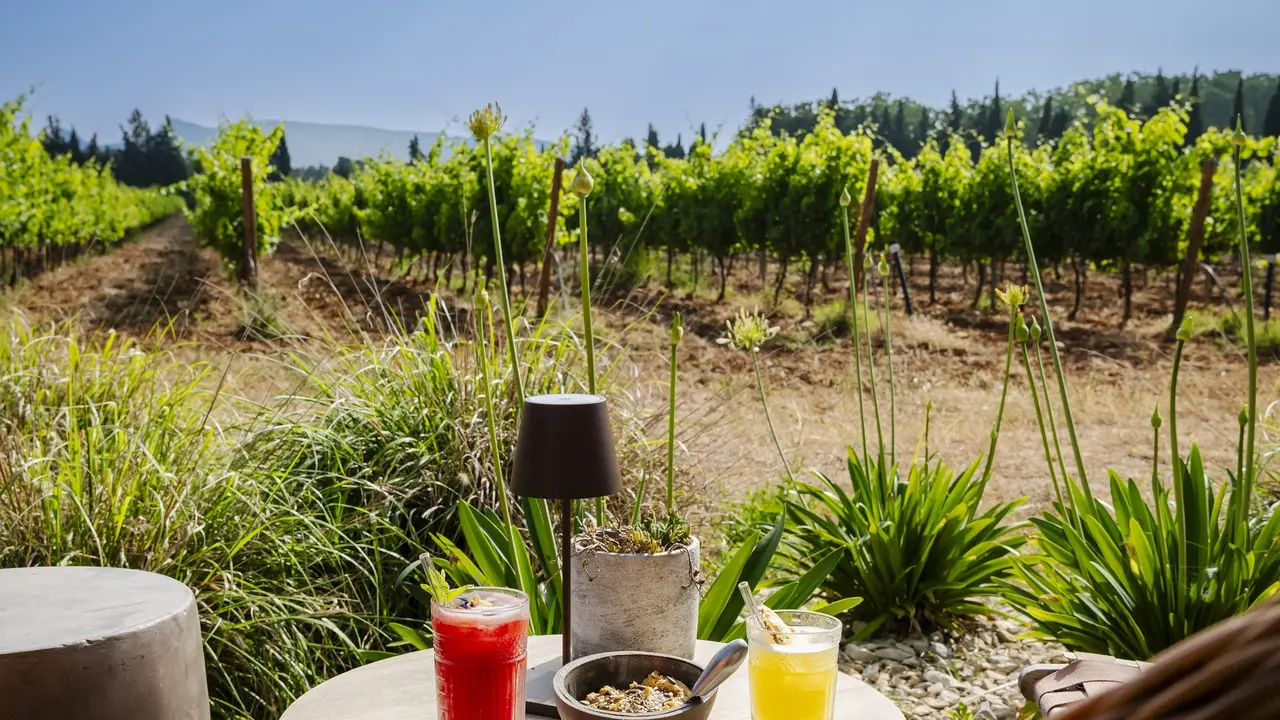 Domaine La Pierre Blanche - L'Ambar Sunset Lounge Eygalières aperitif