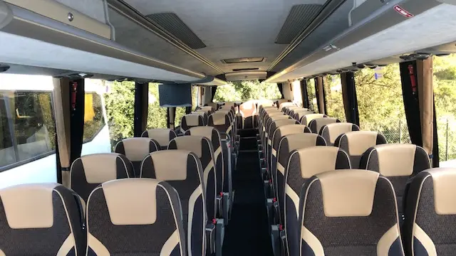 bus 45 sièges interieur