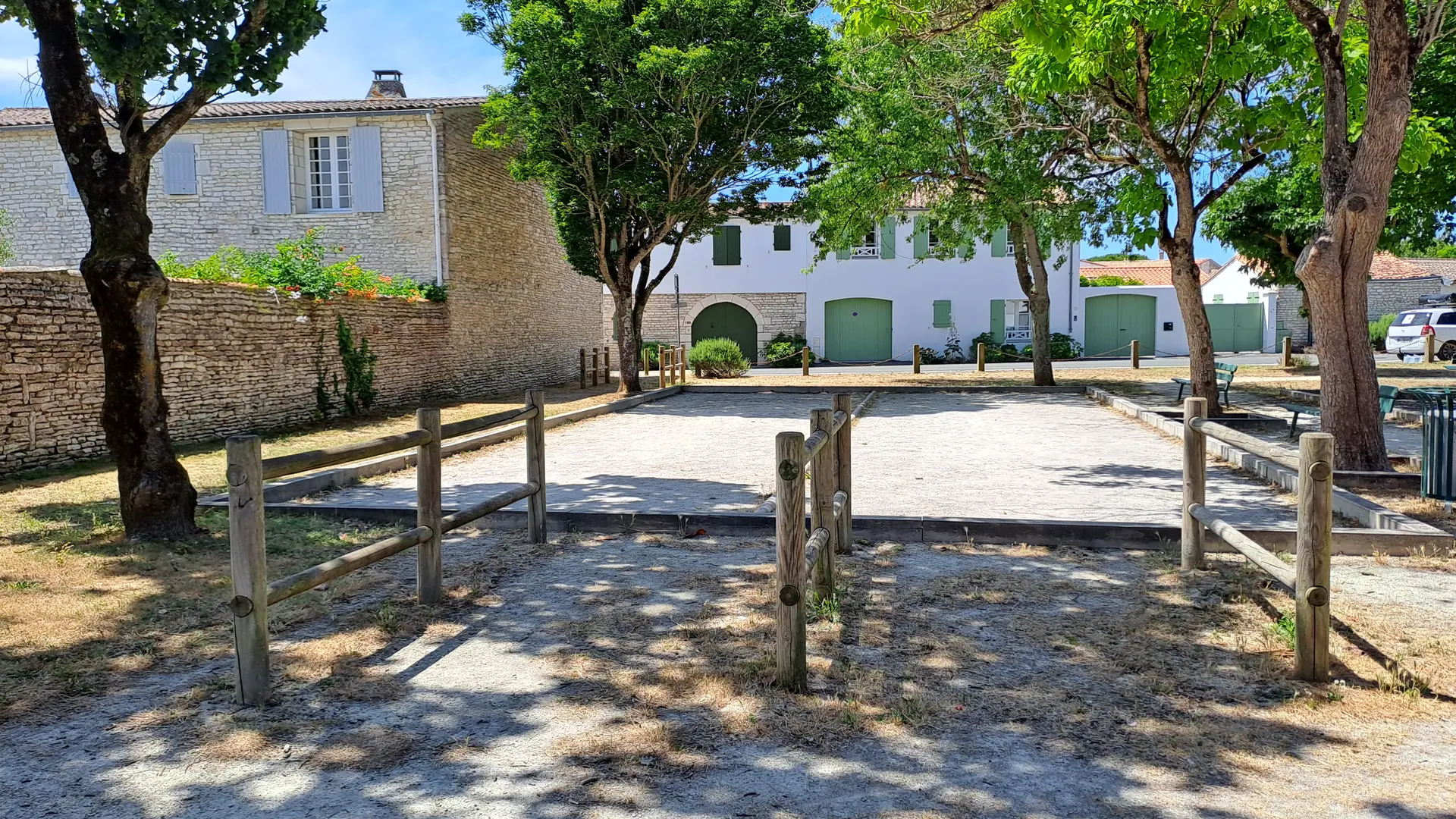Parking vélos- boulodrome Square Roger Bonnin_La Couarde-sur-Mer