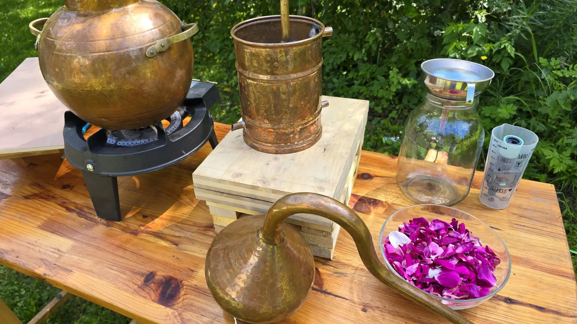 Atelier Découverte de la Distillation (hydrolats et huiles essentielles)_Habère-Poche