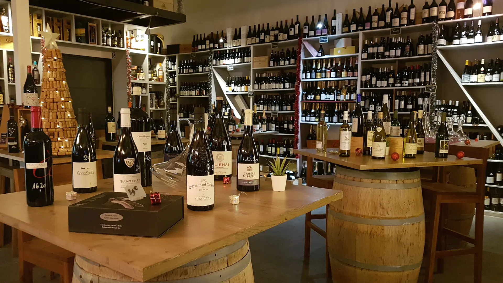 Tables restaurant et cave à vin