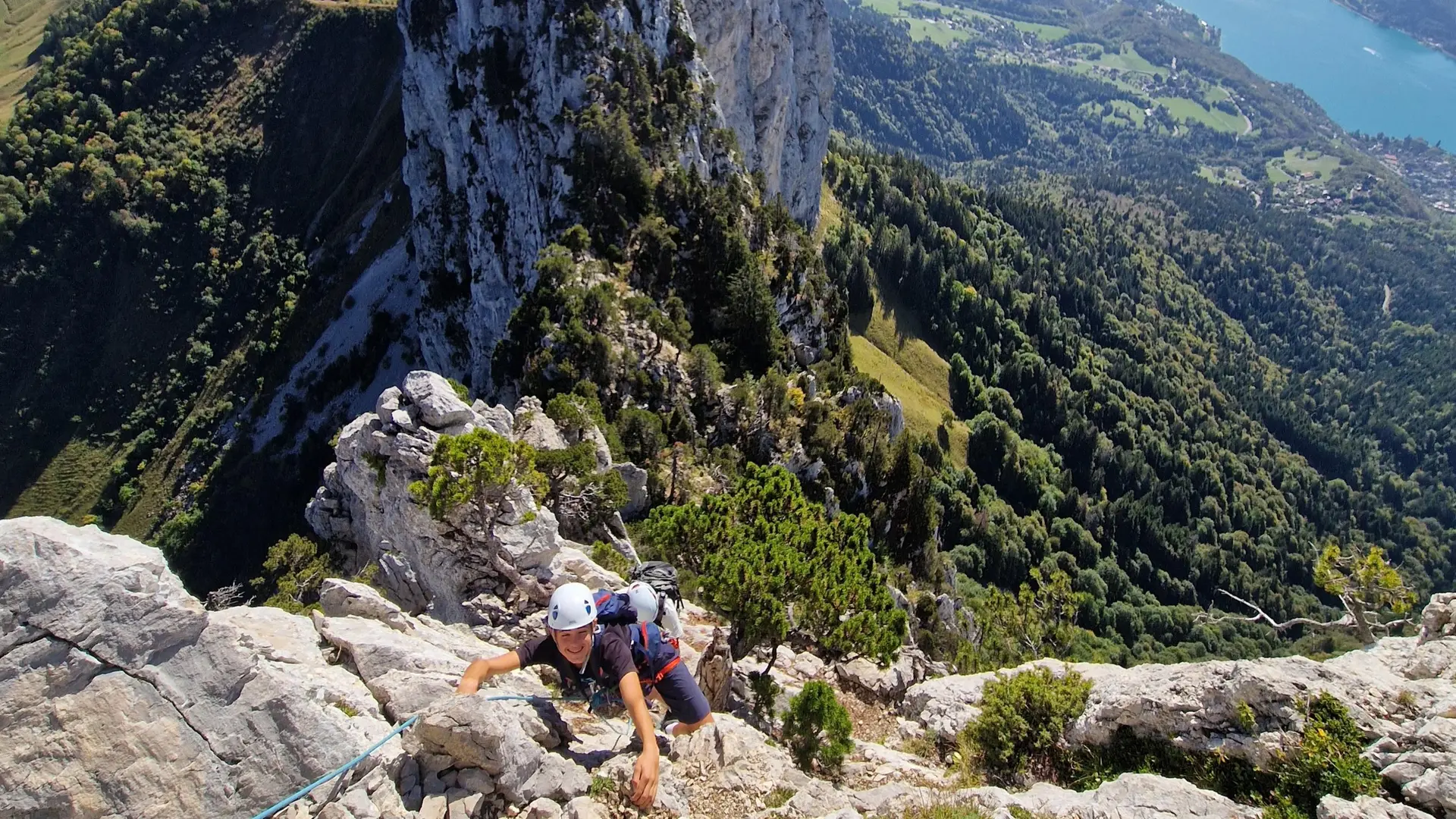 Sortie alliant la randonnée et l'escalde encadrée par le Bureau des Guides de Thônes Manigod - dans les Aravis à Thônes, La Clusaz, Le Grand-Bornand et Manigod ou sur les bords du Lac d'Annecy
