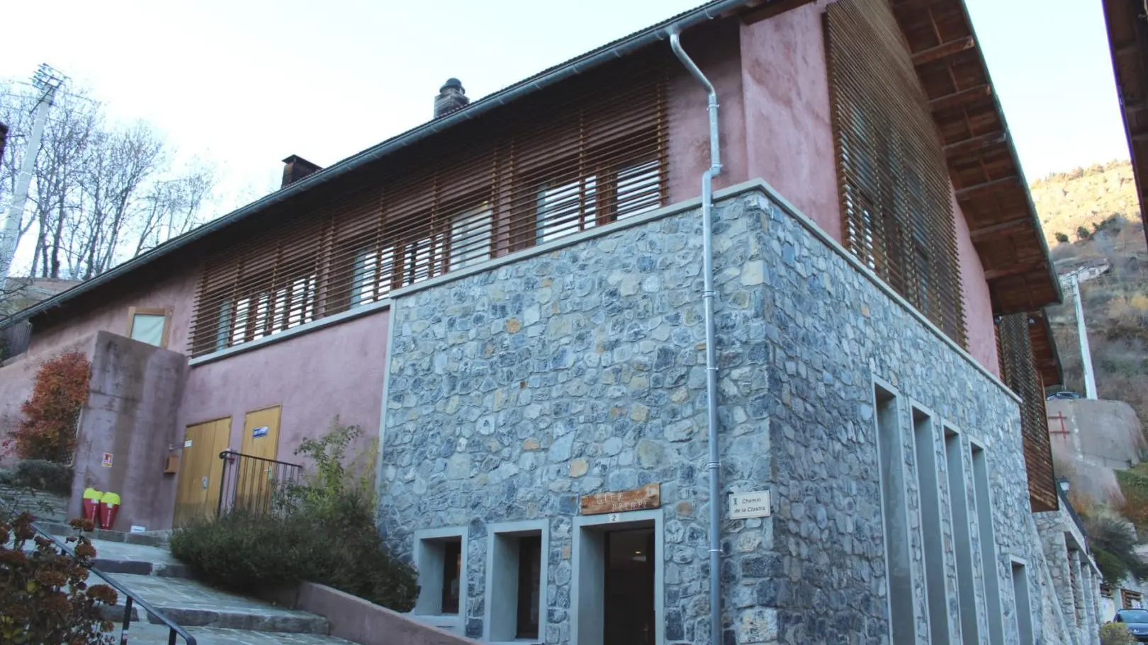 Grange des Tilleuls - Gîtes de Groupe d'Etape - Roure - Alpes-Maritimes