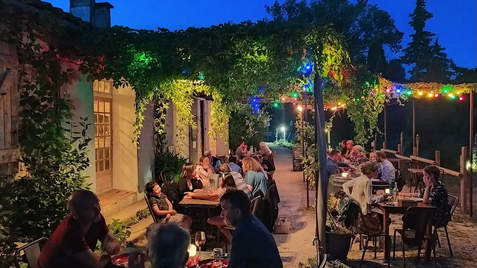 Chez Tata Simone_Mouriès_tonnelle