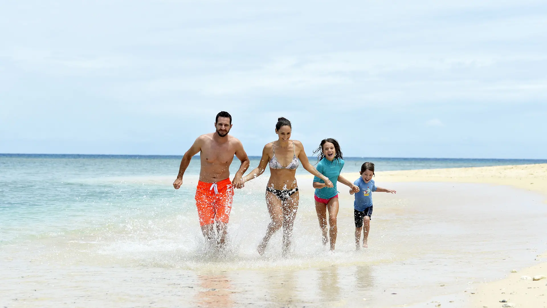 famille, plage, lagon, îlot Hienga, Hienghène