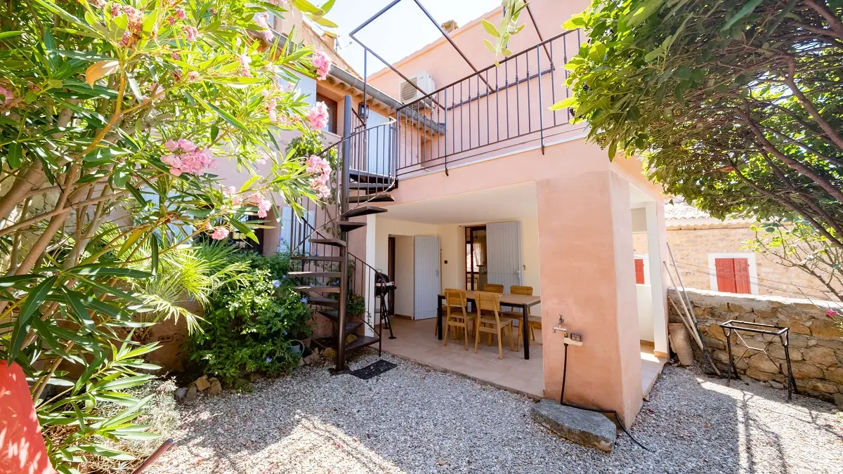 La terrasse, accès escalier extérieur