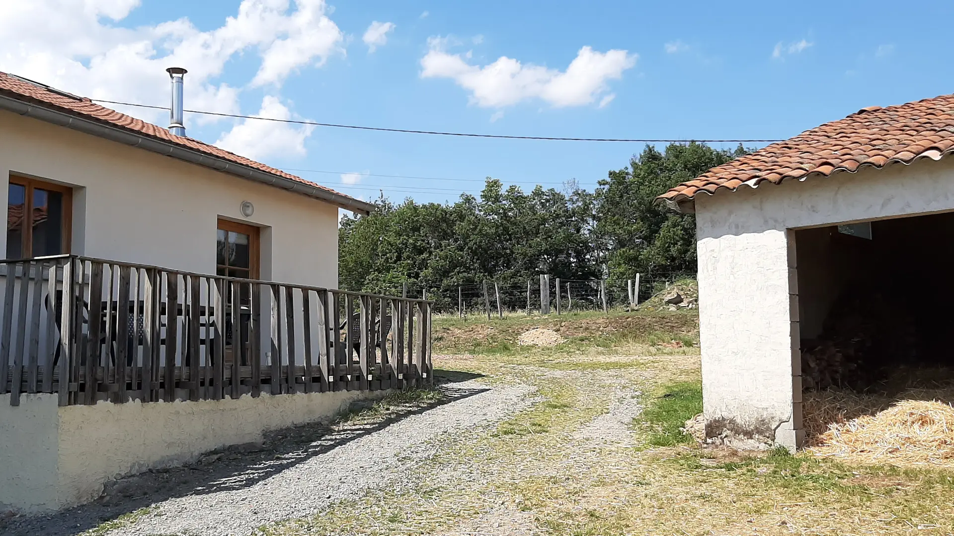 et la cour pour se garer