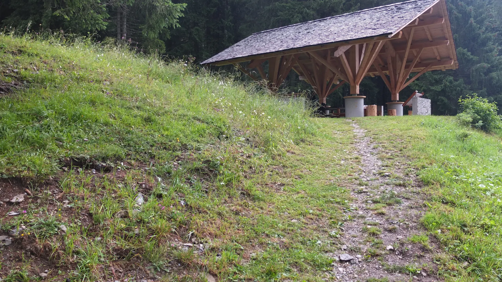 Picnic area next to the Chevenne car park