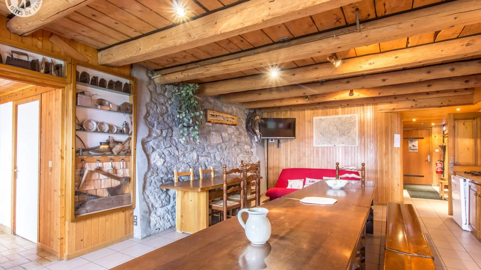 Vaste séjour avec seconde cuisine