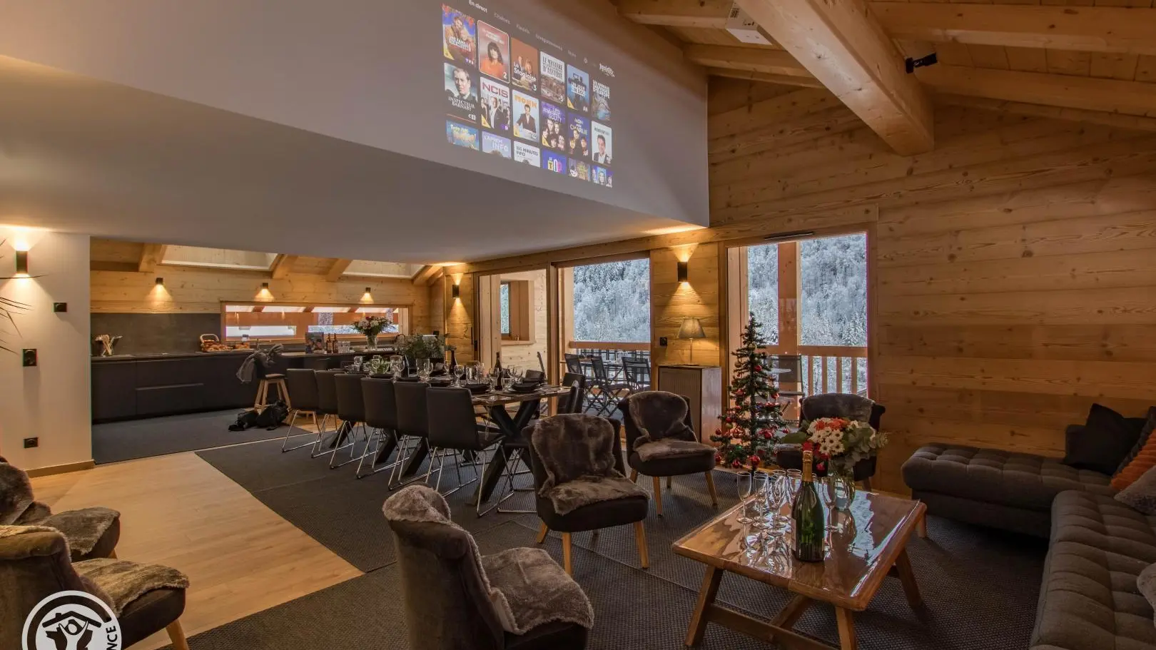 Vidéoprojecteur dans la pièce de vie