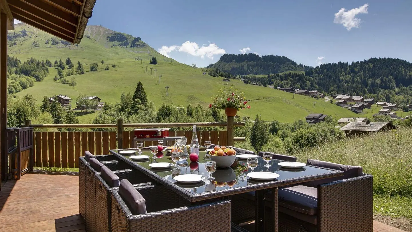Terrasse avec vue montagne
