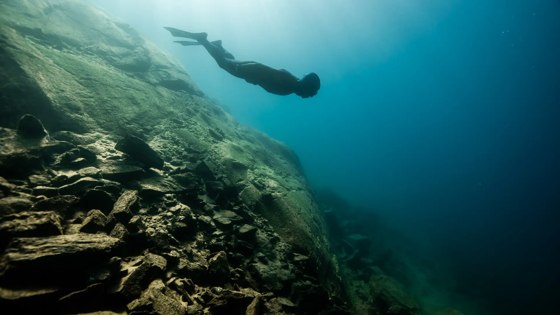 Dive with Benjamin and discover the secrets of freediving in an idyllic setting
