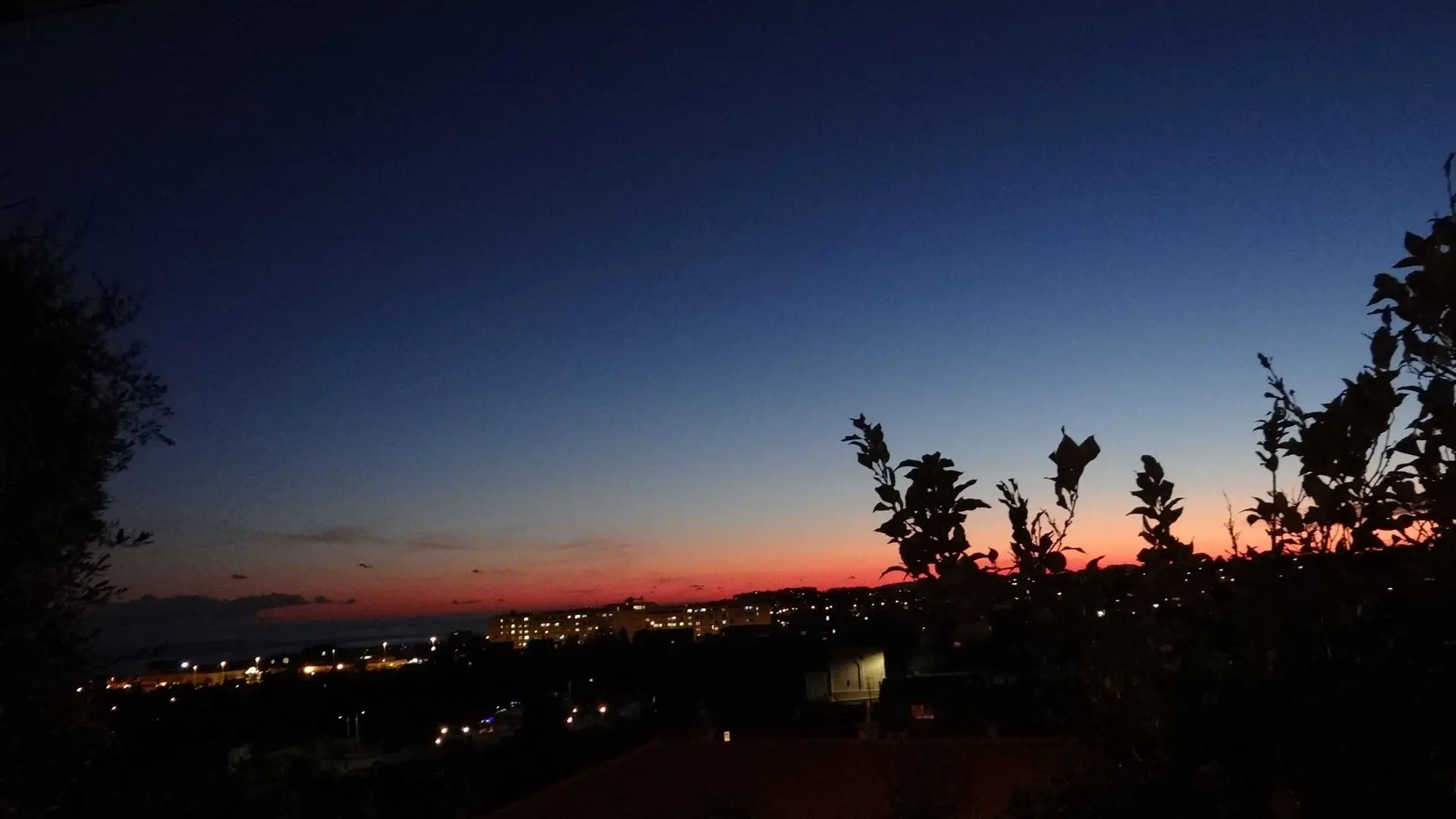 Le Clos-Coucher de soleil-Nice-Gîtes de France des Alpes-Maritimes