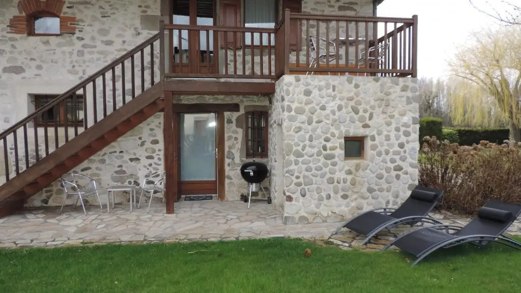 les 2 entrées des chambres ,en haut de l escalier marmotte  ,en bas bouquetin.