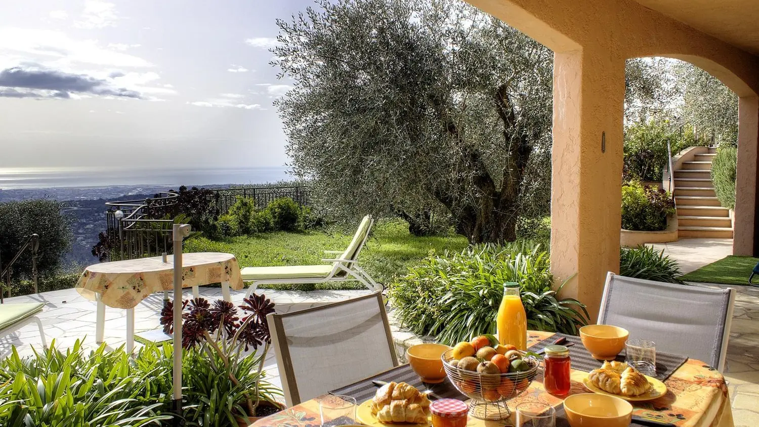 Les Oliviers de St-Jeannet- Terrasse couverte - Gîtes de France Alpes-Maritimes