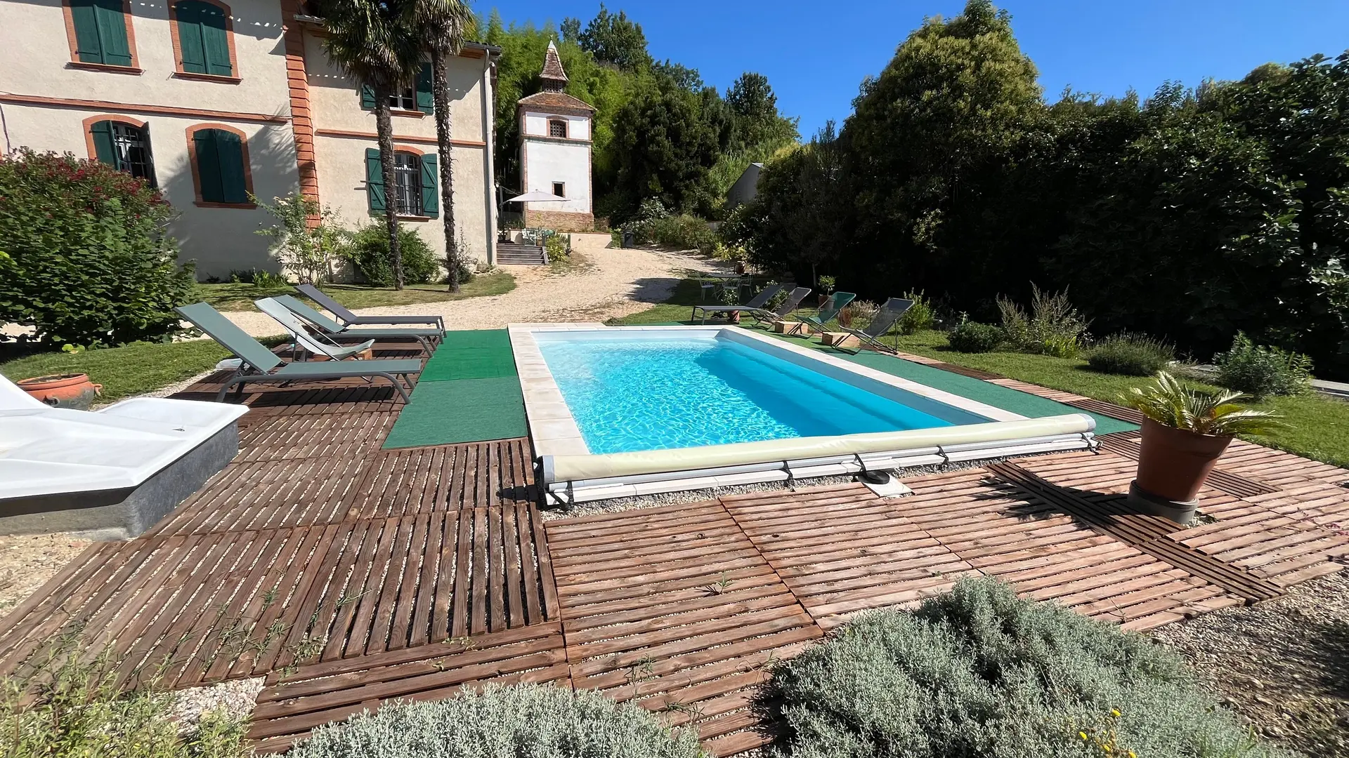 Piscine vue jardin