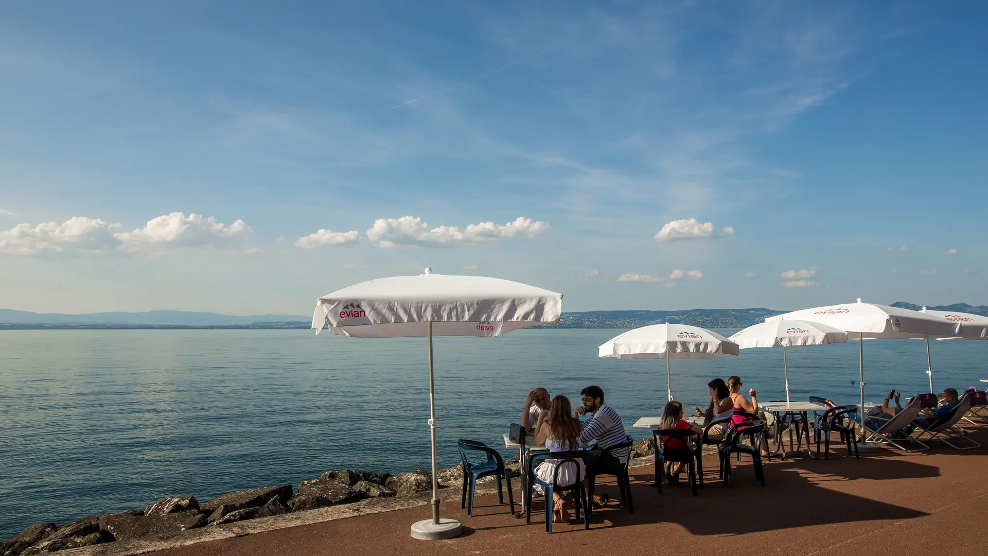 terrasse sur les quais d'Evian