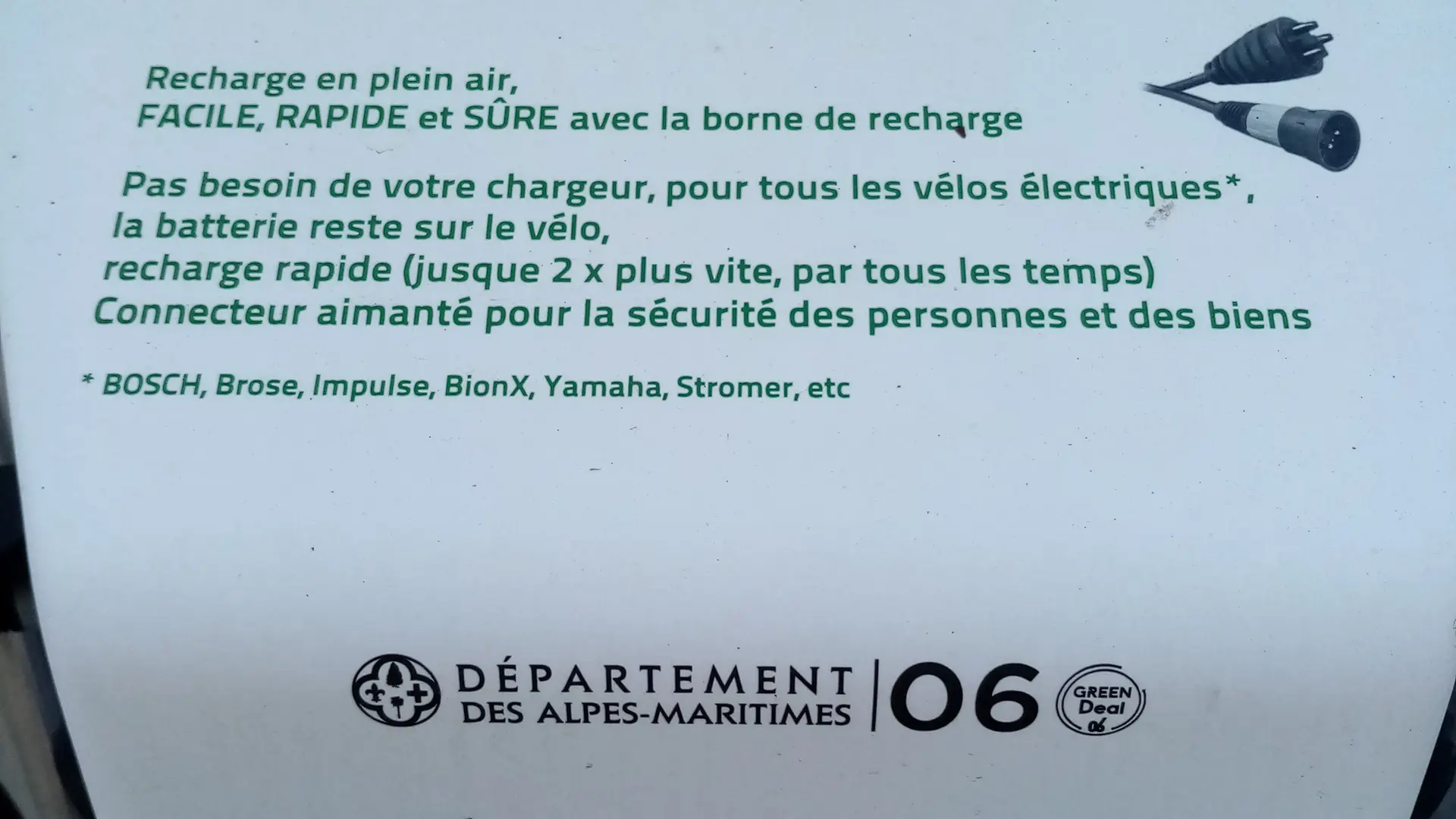 Borne recharge vélos