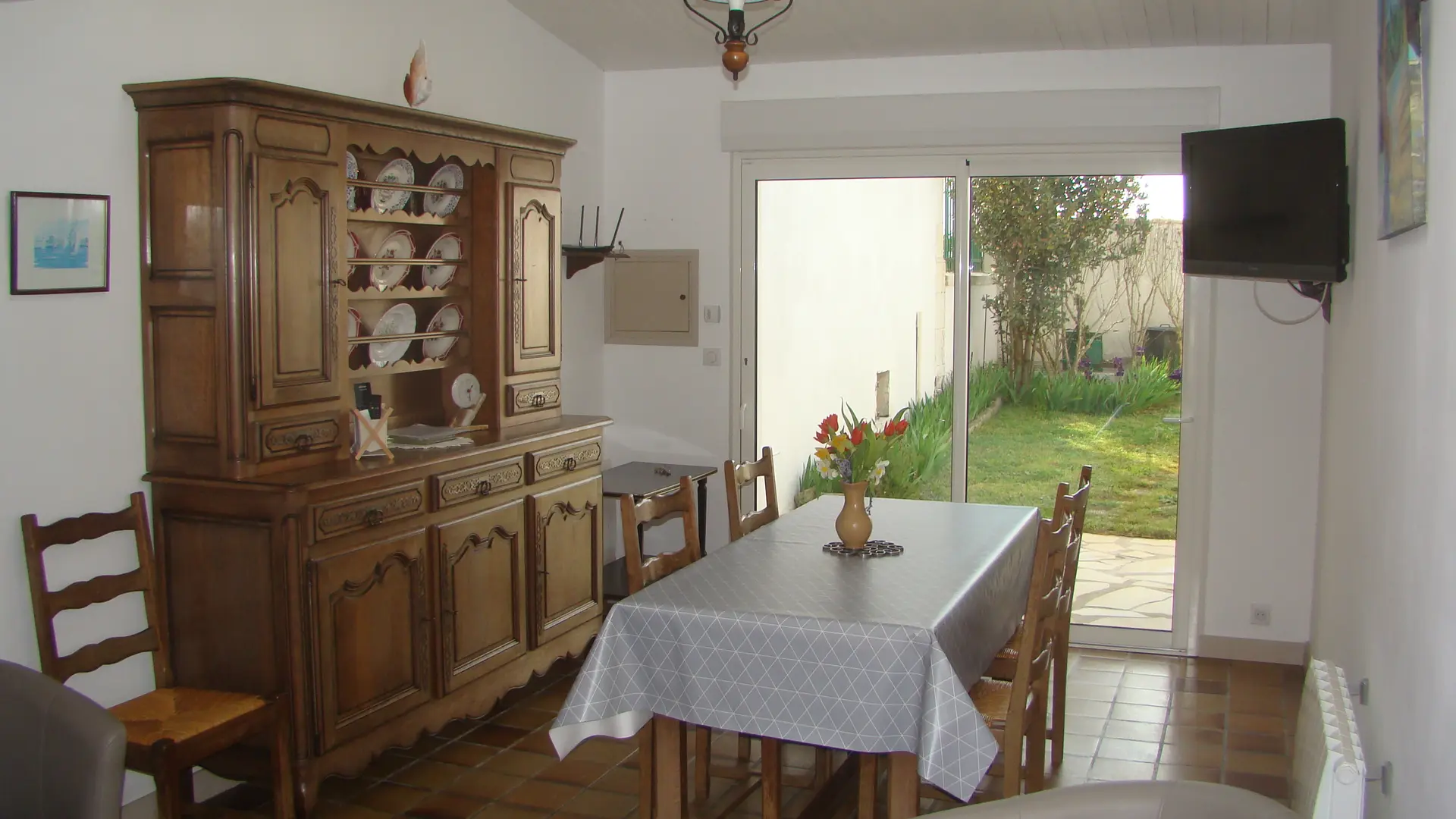 Séjour  ouvrant sur la cour privée