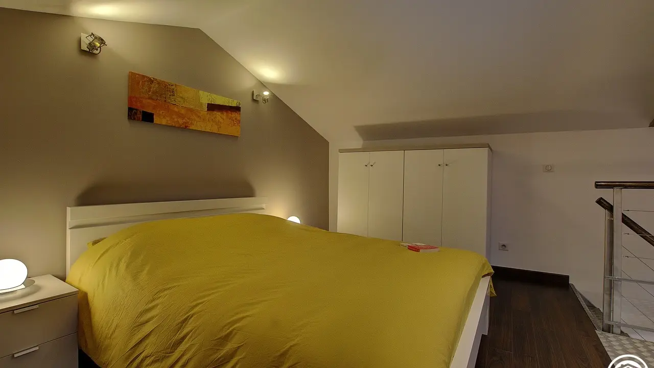 La mezzanine ouverte pour deux personnes