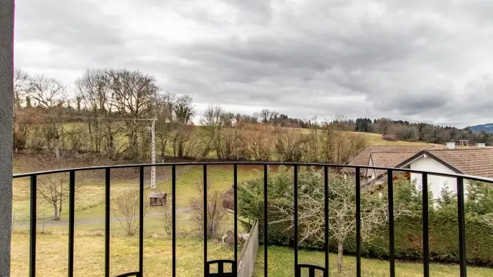 Vue depuis porte de la salle d'eau