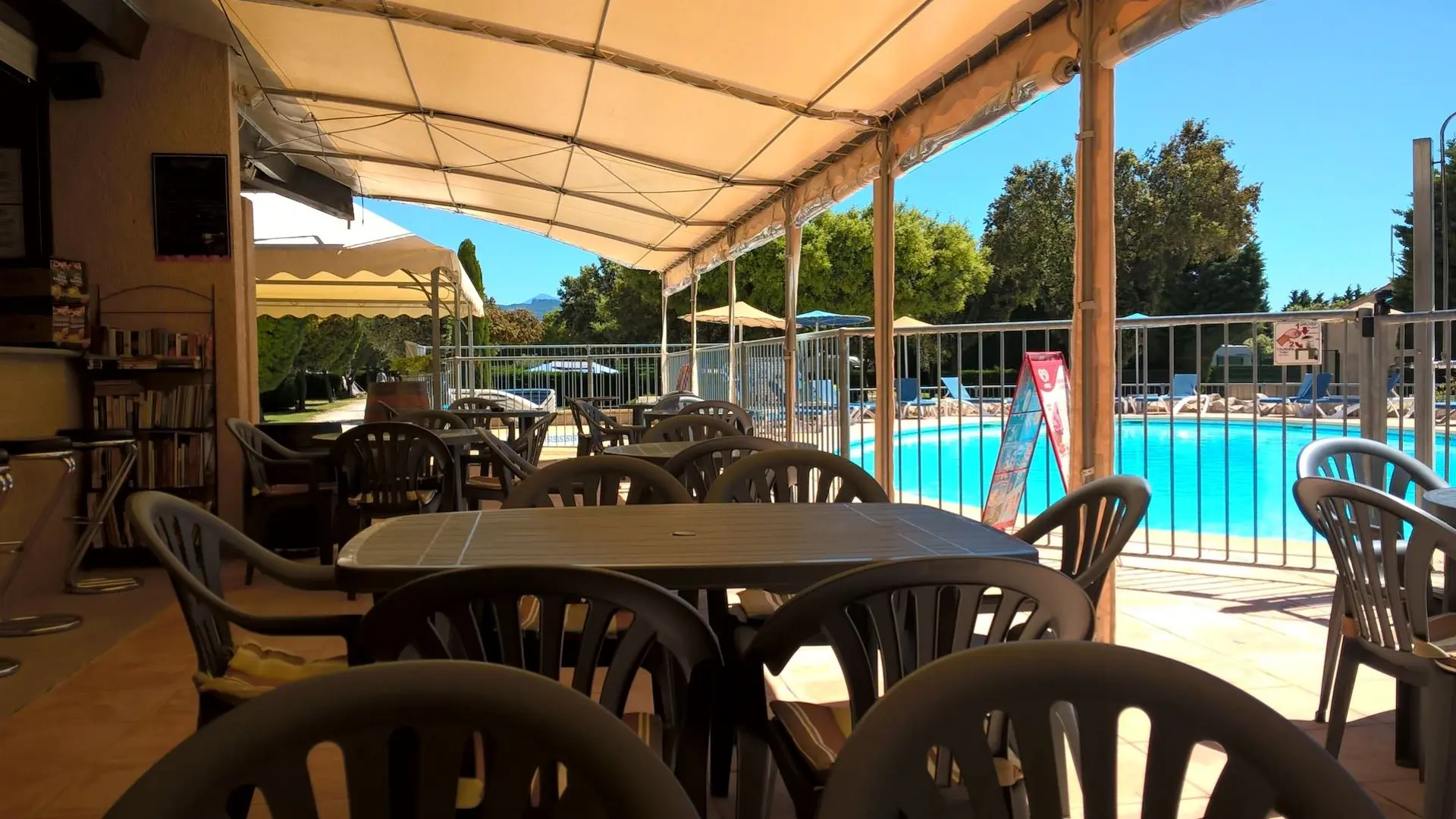 Camping des Favards piscine