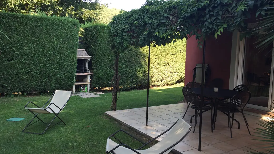 Terrasse avec Jardin privé, clôturé et sans vis-à-vis