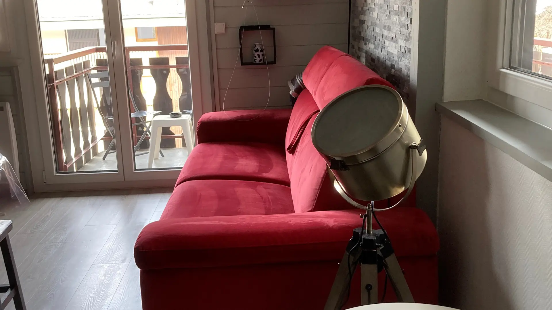 Coin séjour avec vue balcon