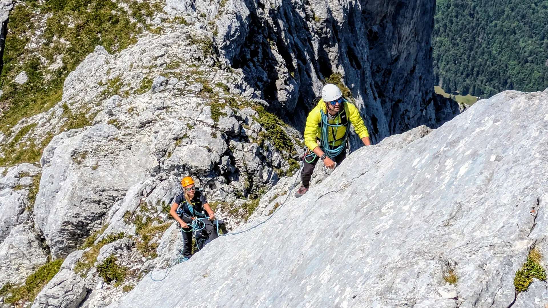 Formation aux techniques d'alpinisme pour évoluer en autonomie en randonnée escalade