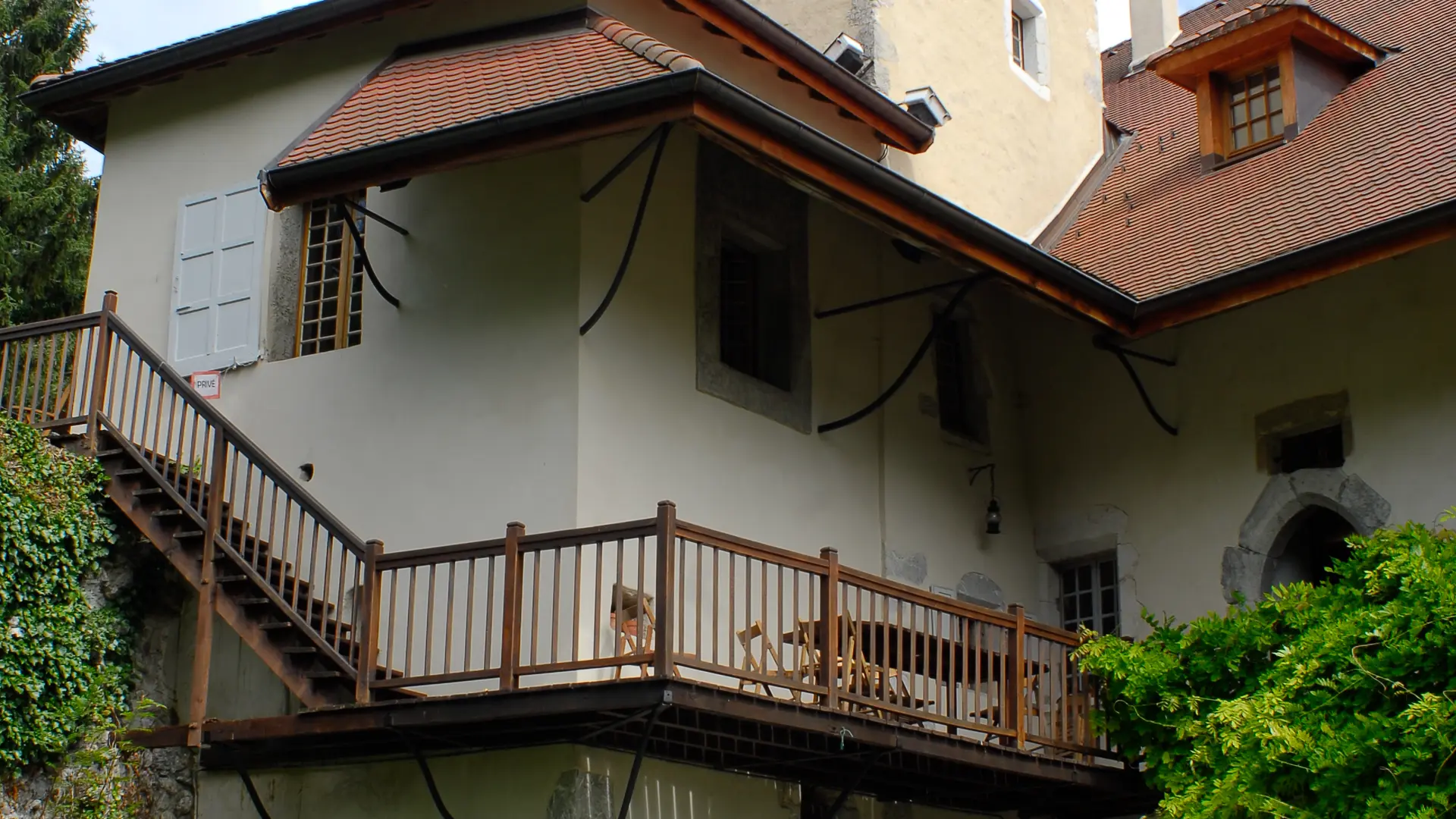 Tufts University installée dans le Prieuré